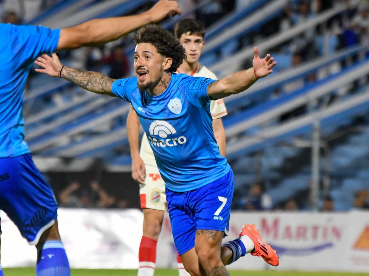 Gimnasia y Tiro de Salta Arsenal de Sarandí